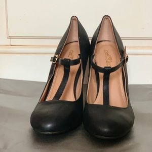 Journee Collection Heels in black
